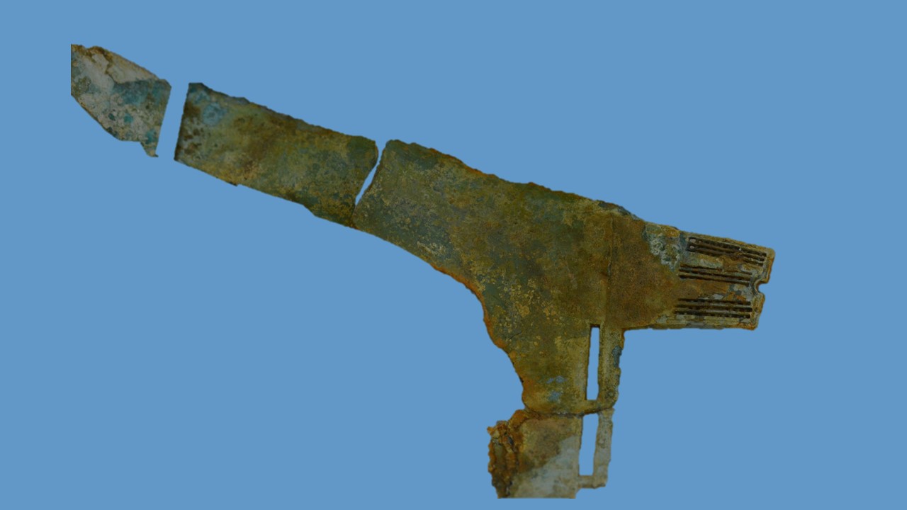 A Ge dagger-axe recovered from Peun Baolo, Vilabouly, Lao PDR (image courtesy of Catherine Livingston).